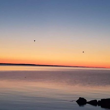 Bayview Lakefront Inn Сент-Игнас Экстерьер фото