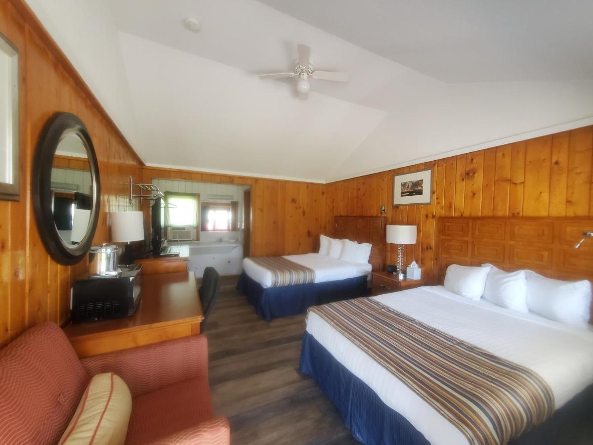 Bayview Lakefront Inn Сент-Игнас Экстерьер фото